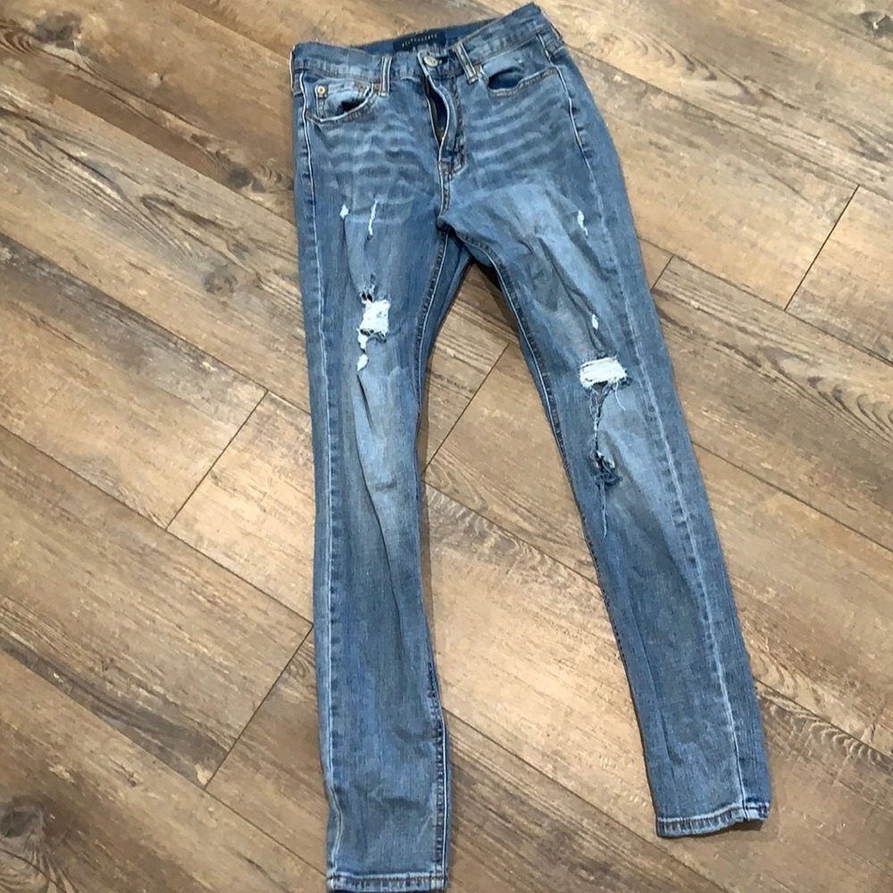 Ripped skinny jeans